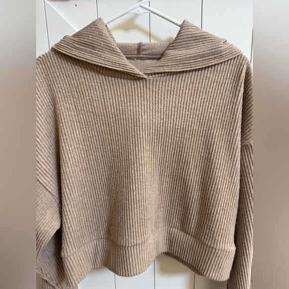 NWOT ALO Yoga Muse Hoodie Gravel Heather Size Medium - Picture 2 of 8